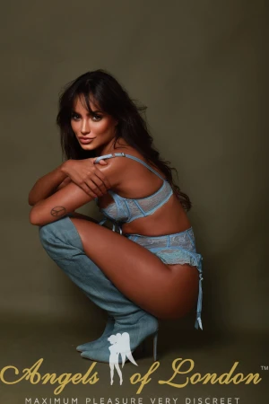 Missandei (22) London Escort