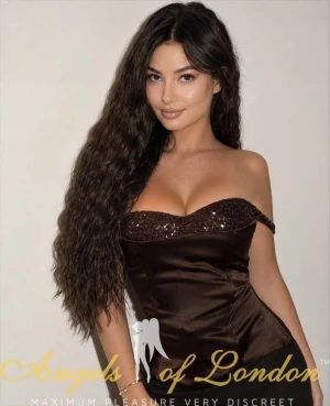 Karis (24) London Escort