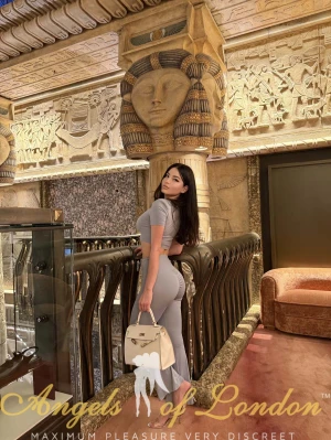 Karis (24) London Escort
