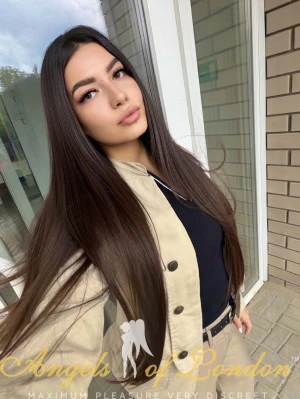 Karis (24) London Escort