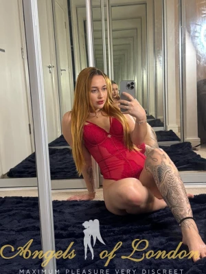 Oprah (21) London Escort