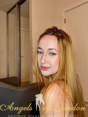 Oprah (21) London Escort