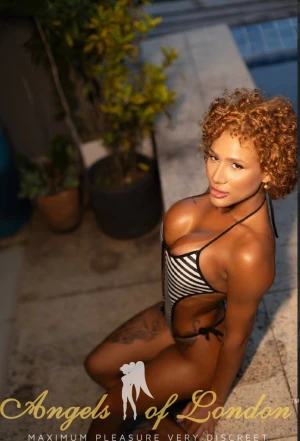 Nadine (20) London Escort