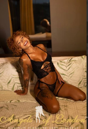 Nadine (20) London Escort