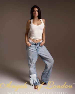 Beata (21) London Escort
