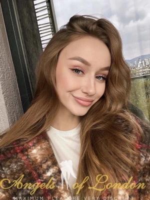 Iskra (22) London Escort