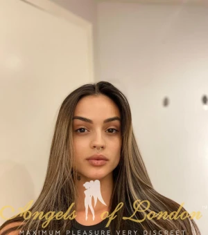 Suvi (23) London Escort