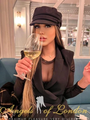 Calienta (18) London Escort
